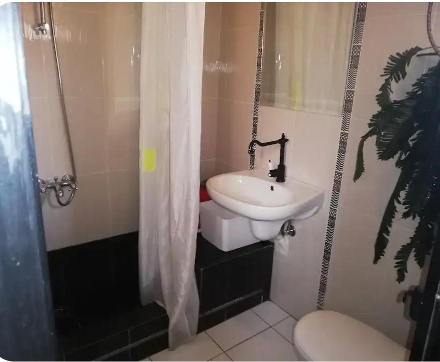 شقه مودرن مريحه مكيفه بها جميع الكماليات Cairo