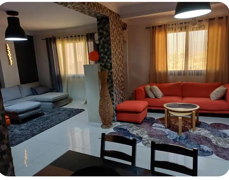 شقه مودرن مريحه مكيفه بها جميع الكماليات Cairo